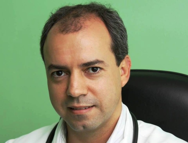 O médico infectologista Heber Gomes Neiva é prefeito de Caraí e acumula cargos - Reprodução/Facebook