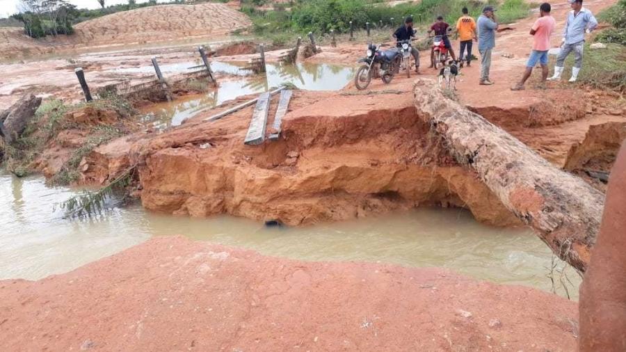 Enxurrada danificou sete pontes e deixou famílias isoladas em Machadinho D"Oeste (RO) - João do Bec/Divulgação