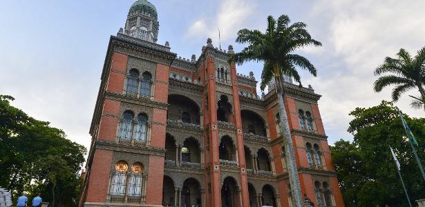 Deputados bolsonaristas se articulam para colocar aliado no comando da Fiocruz