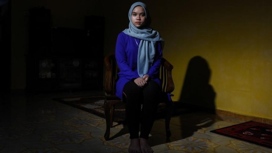  Siti Nurannisaa, estudante de 17 anos, foi protagonista de ataque de histeria coletiva na Malásia - Joshua Paul/BBC