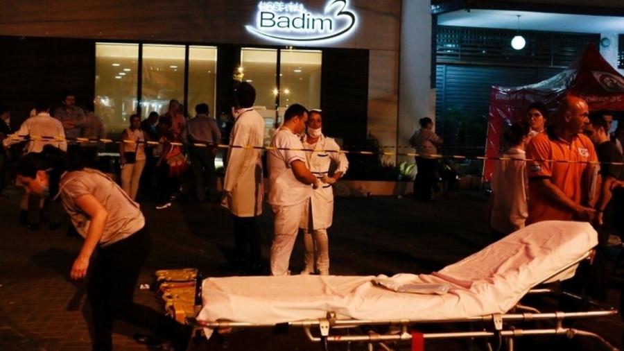 Ao menos dez pessoas morreram no incêndio que atingiu o Hospital Badim - Reuters
