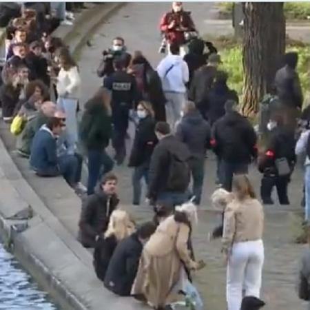 12/05/2020 - Polícia dispersa pessoas aglomeradas em Paris - Reprodução