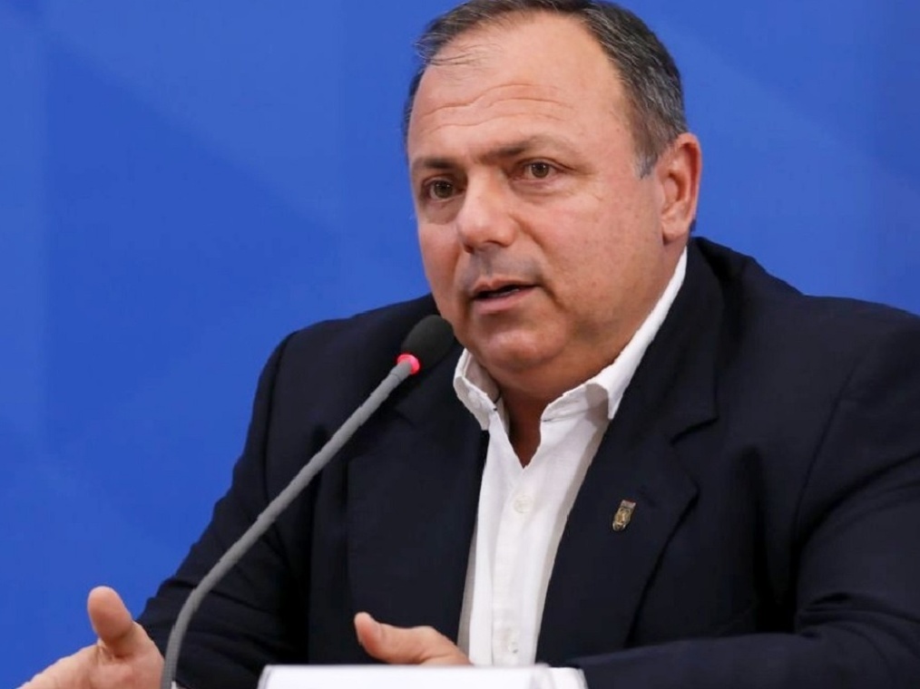 General da Saúde descobre arma antivírus: a reza