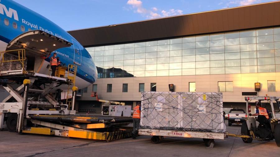  A primeira remessa de vacinas do consórcio global Covax Facility chegou ao Brasil, no Aeroporto Internacional de Guarulhos (SP), em março - Marina Pagno/Ministério da Saúde