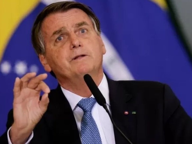 Bolsonaro tira dinheiro de saúde e educação para reduzir diesel em até R$ 1