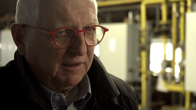 Entrepreneur Ernst Buchow admits his business depends on gas, although he hopes to switch to greener fuel in the future - BBC - BBC