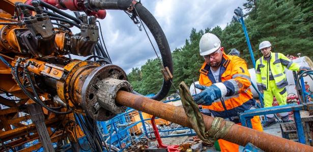 Cavar até chegar na China: será que isso é possível mesmo?