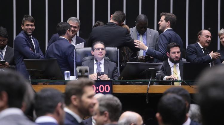 Sob o comando de Hugo Motta, Câmara votou texto que derrubou aumentos do IOF Sob o comando de Hugo Motta, Câmara votou texto que derrubou aumentos do IOF