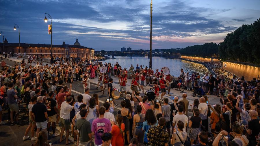 'Fête de la Musique' é um evento anual e acontece em diversas partes da França; na foto, músicos se apresentam em Toulouse em 21 de junho de 2025