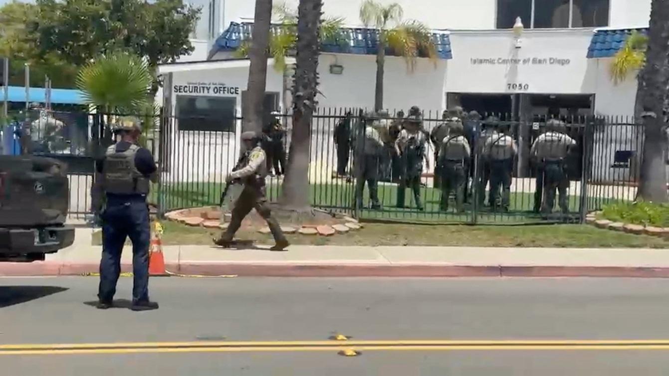 19.mai.2026 - Atiradores abriram fogo em centro islâmico de San Diego - undefined
