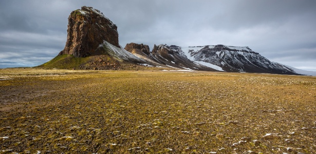 6.jul.2015 - Em um arquipélago no Ártico da Rússia, a dinâmica variedade atrai exploradores há tempos. Atualmente a questão é o derretimento do gelo perene. Nesta região remota, habitat de ursos polares, há intenção de exploração de petróleo e gás -- o que contribuiria para o aquecimento global - Cory Richards/National Geographic Creative