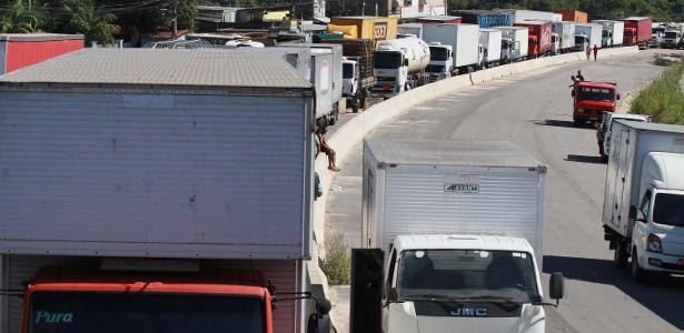 Caminhoneiros decidem hoje se farão greve por alta do diesel