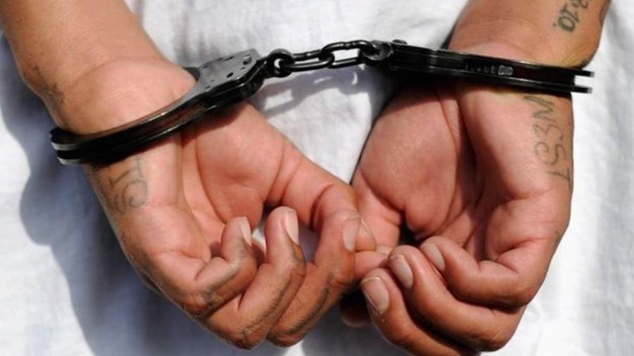 Em Sacramento, os crimes violentos costumam ser atribuídos às gangues - GETTY IMAGES via BBC