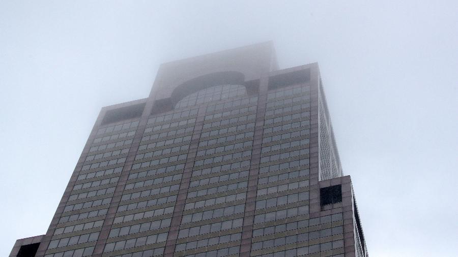 Um helicóptero fez um pouso de emergência no topo de um edifício na 7ª avenida em Manhattan, em Nova York - Reuters