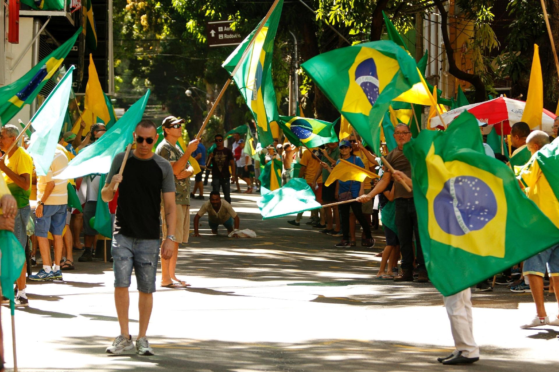 30.jun.2019 - Manifestantes apoiam Moro e Operação Lava Jato na Avenida Nazaré, centro de Belém, Pará - RAIMUNDO PACCÓ/FRAMEPHOTO/ESTADÃO CONTEÚDO