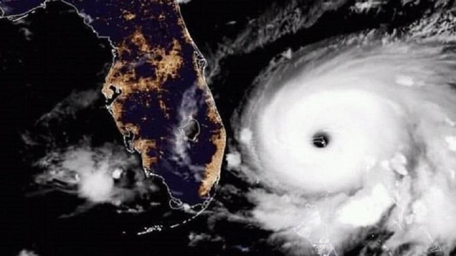 O furacão Dorian estava se movendo nesta segunda-feira muito lenta a leste da península da Flórida - NOAA