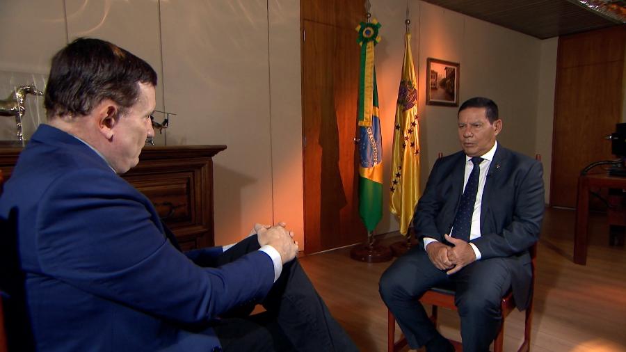 Em entrevista a Roberto Cabrini, do SBT, Mourão disse que uma possível invasão à Amazônia não é fantasia - Divulgação / SBT