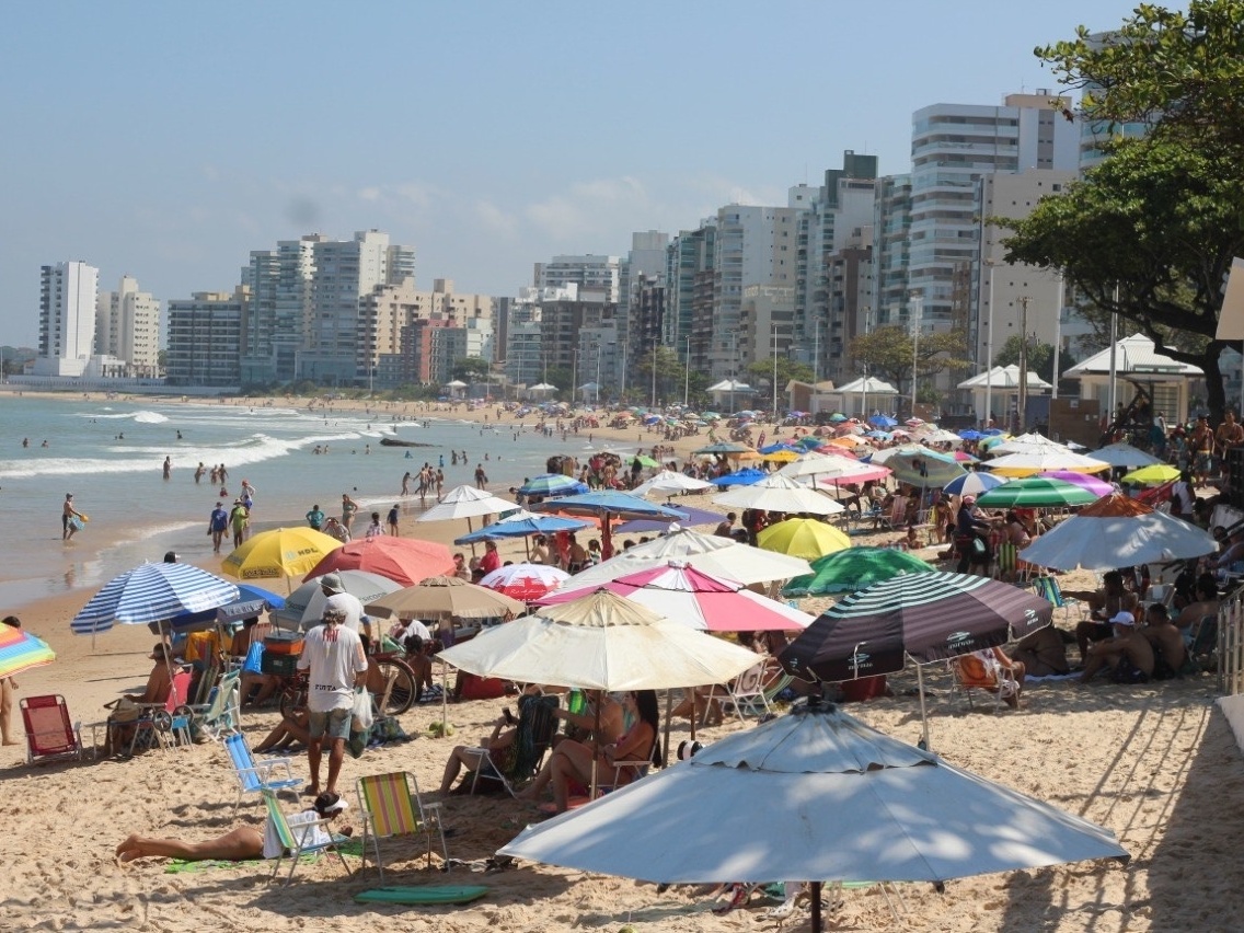 Turistas driblam barreira sanitária para curtir praias no Espírito Santo -  05/09/2020 - UOL Notícias