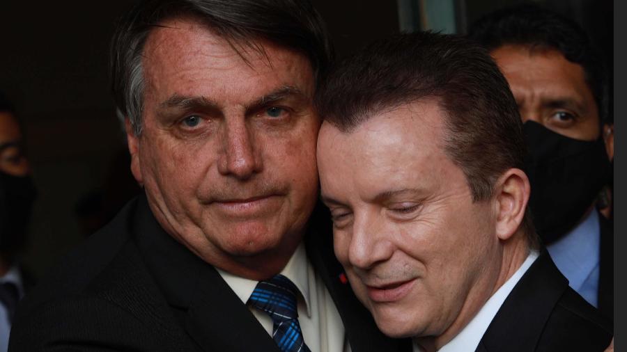 5.out.2020 - Celso Russomanno (Republicanos) se encontra com o presidente Jair Bolsonaro (sem partido) no Aeroporto de Congonhas, na zona sul de São Paulo - RENATO S. CERQUEIRA/FUTURA PRESS/ESTADÃO CONTEÚDO