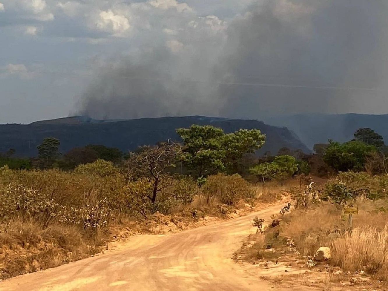 Chapada dos Veadeiros tem 10º dia de incêndios