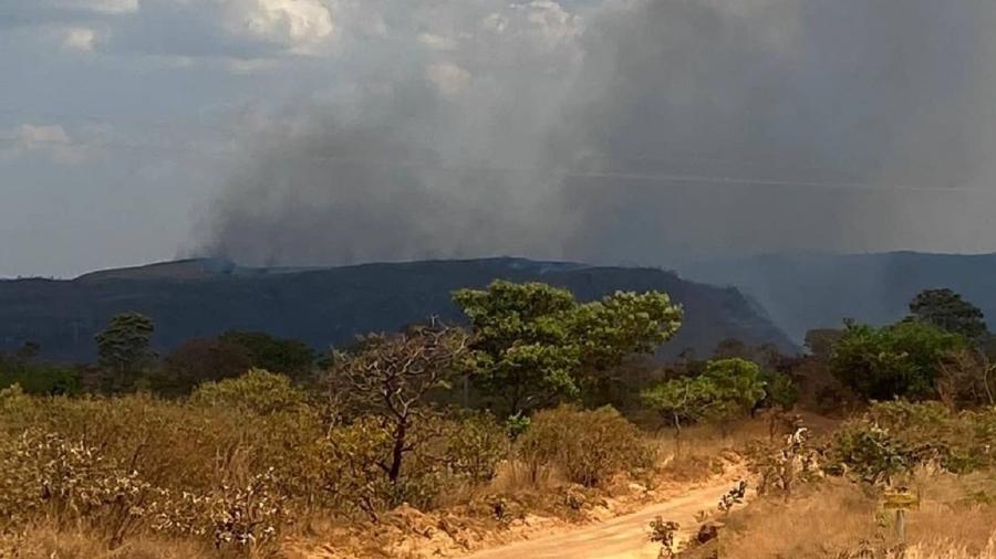 Incêndio atingiu região do Vale da Lua e local teve que ser evacuado - Divulgação/CBMGO