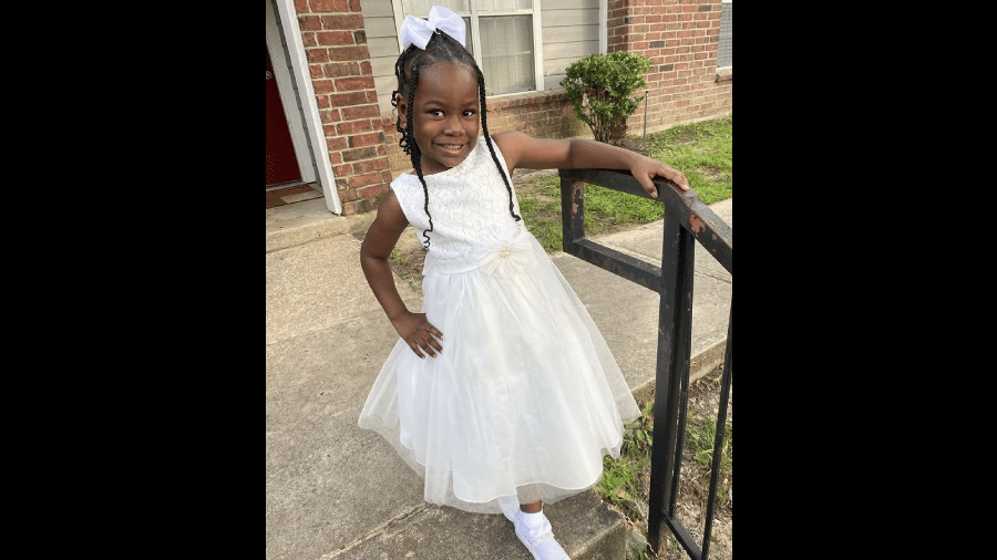 Arianna Delane, de 4 anos, estava em casa dormindo quando foi atingida por um tiro, em Houston, no Texas - Reprodução/Twitter