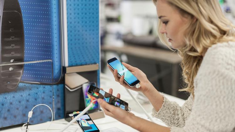 Brasileiro passa pouco tempo com o celular - Getty Images - Getty Images