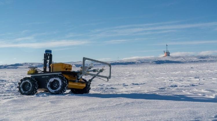 ECHO robot on its Antarctic expeditions.  - Press Release/Woods Hole Oceanographic Institution - Press Release/Woods Hole Oceanographic Institution