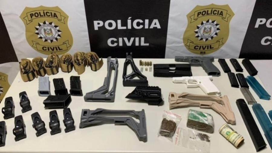 Peças de armas fabricadas em impressora 3D eram comercializadas pela internet para clientes de todo o Brasil, segundo a polícia - Divulgação/Polícia Civil do Rio Grande do Sul