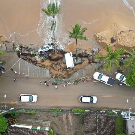 Destruição causada por fortes chuvas no bairro Veloso, em Ilhabela, São Paulo - Maurício Amorim / @drone.mar