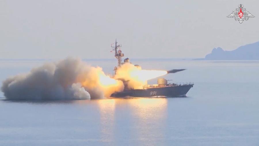 Exercício militar da Rússia ocorre um dia após o lançamento de mísseis russos contra um alvo simulado no Mar do Japão (foto) - Russian Defence Ministry