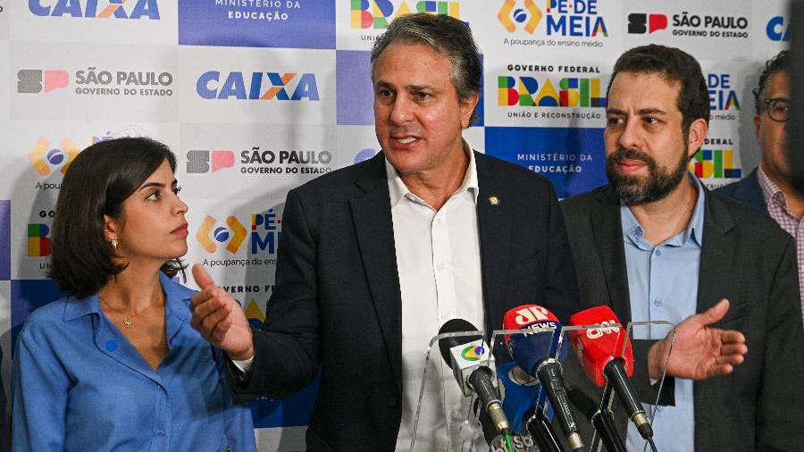 O ministro da Educação, Camilo Santana, e ao lado dele os pré-candidatos à Prefeitura de SP Tabata Amaral (PSB) e Guilherme Boulos (PSOL)