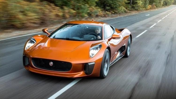 Jaguar C-X75, usado no filme 007 Contra Spectre, teve sete versões construídas para o filme; uma está convertida para as ruas