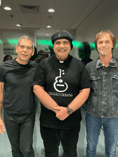 Padre Dalmário com Dado Villa-Lobos e Marcelo Bonfá, do Legião Urbana, após show em Natal 