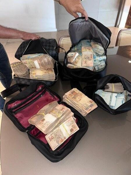 Malas de dinheiro foram apreendidas em operação em Alagoas - Divulgação/PF