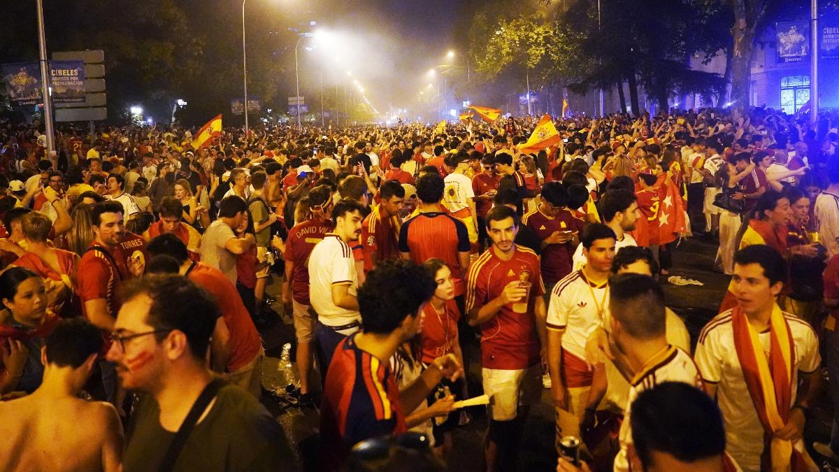 Adolescente morre após fonte desabar em festa do título da Espanha