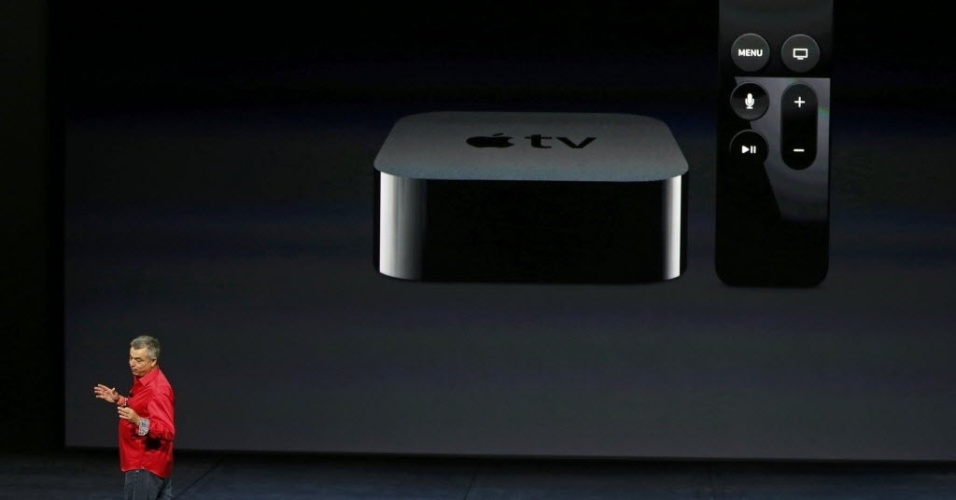 9.set.2015 - Eddie Cue, vice-presidente sênior de Software e Serviços de Internet da Apple, sobe ao palco para falar sobre as novidades na Apple TV durante conferência anual da empresa no auditório do Bill Graham Civic, em San Francisco, Califórnia (EUA)