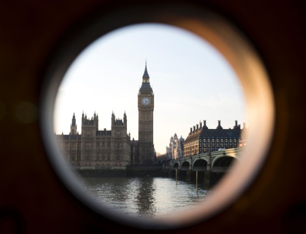 O Big Ben e o Parlamento visto pelo outro lado do rio Tâmisa, em Londres, na Inglaterra - Isabel Infantes/AFP