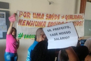 Agentes comunitários de saúde protestam contra atraso de salário no Rio - Reprodução - Reprodução