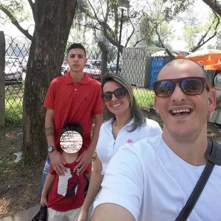 Rafael Zanetti Silva, (d), a esposa dele, Fabiana, e o filho do casal, Gabriel, que morreram após uma discussão de trânsito em Porto Alegre - Arquivo pessoal