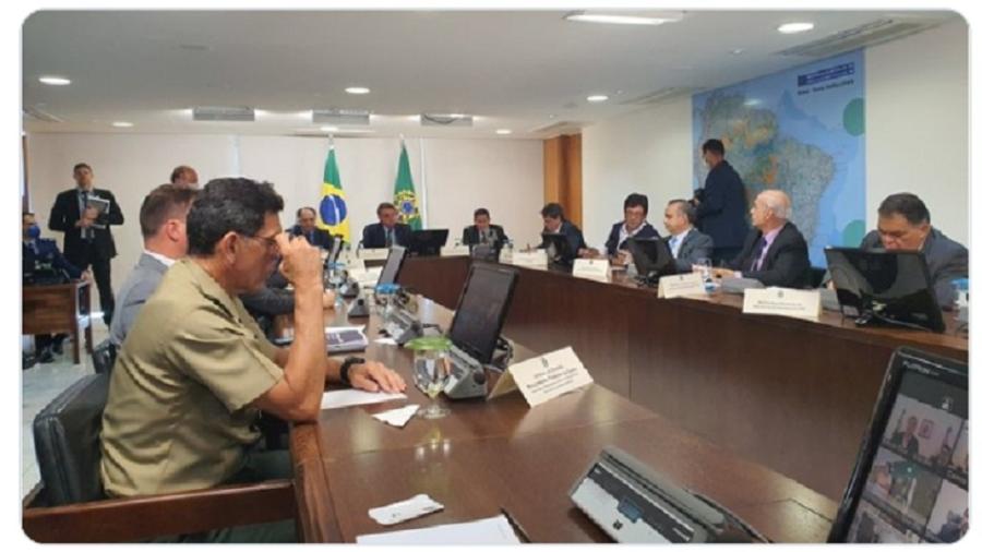 Foto publicada na conta do Twitter do presidente Jair Bolsonaro registrando a reunião com governadores - reprodução Twitter