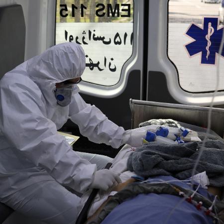 Agente de saúde transfere paciente infectado por novo coronavírus no Irã - WANA NEWS AGENCY