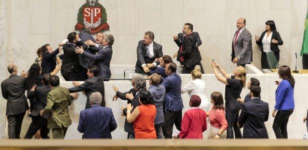 De Garcia a Cury: 'Bancada barraqueira' perde eleição e deixa a Alesp - BOL