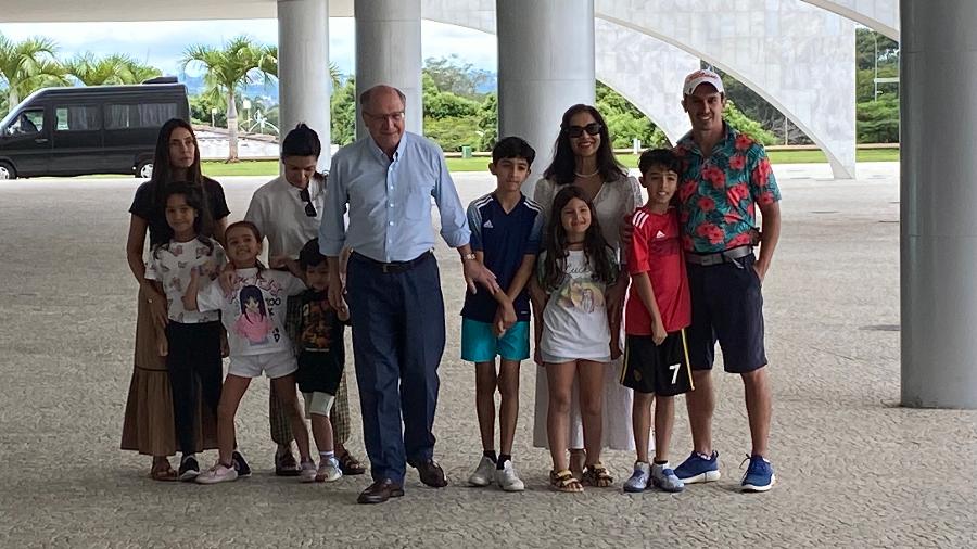 Alckmin chega ao Palácio do Planalto junto com netos e comenta que saída de Gonçalves Dias foi correta - Felipe Pereira/UOL