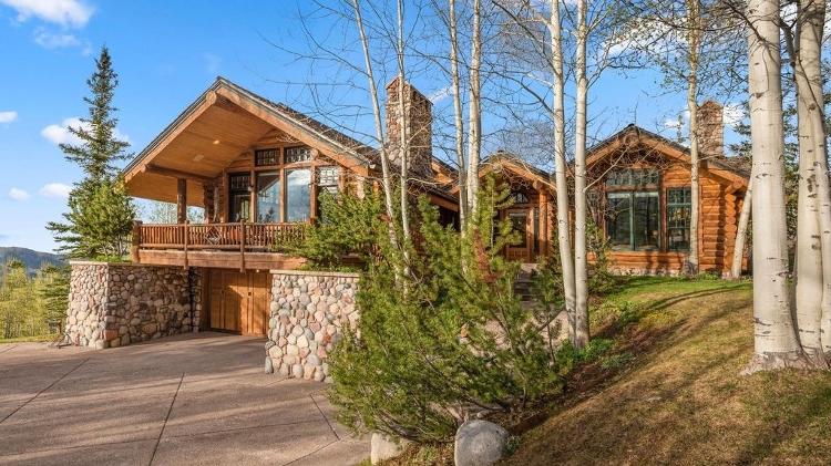 No Colorado, Estados Unidos, uma mansão que está "colada" à Rocky Montain custa R$ 34 milhões