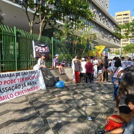 Ativistas contra o racismo se reuniram na porta da Câmara Municipal de São Paulo