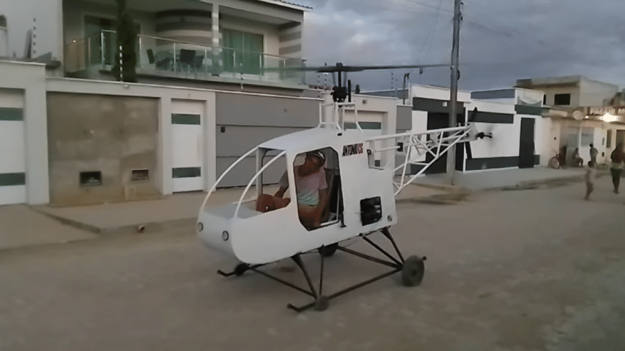 O pedreiro Antonio de Matos espera poder testar o helicóptero criado por ele até o ano que vem
