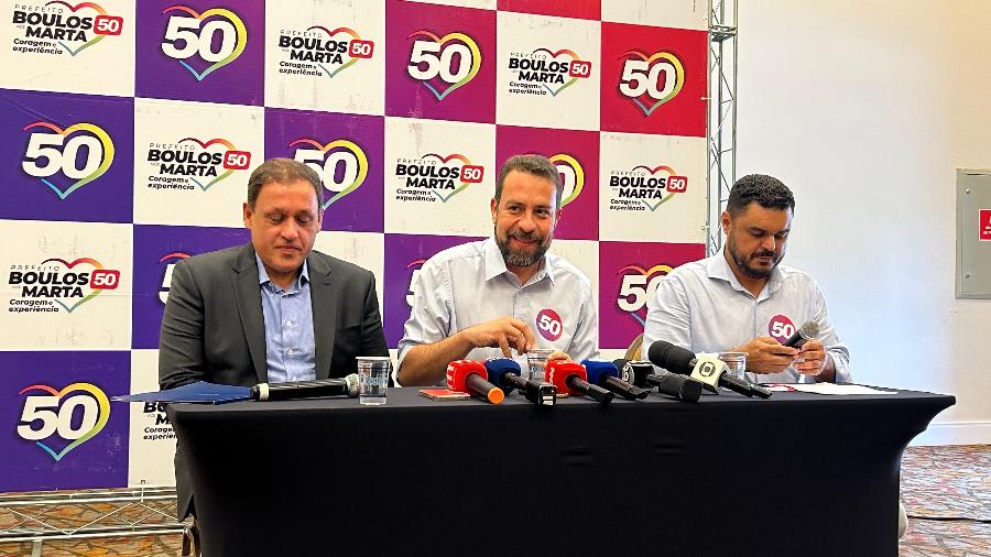 O advogado da campanha Francisco de Almeida Prado, Guilherme Boulos (PSOL) e Laercio Ribeiro, presidente do PT em São Paulo - Ana Paula Bimbati/UOL