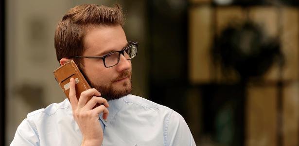 Cuidado com ligação muda: Tática usa IA e capta sua voz para aplicar golpes