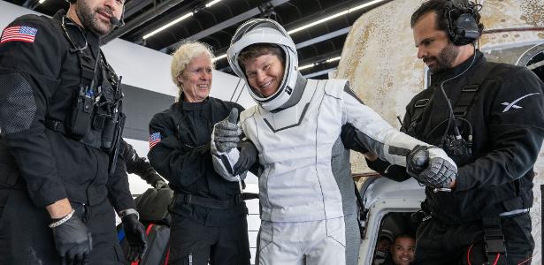 O que acontece com os astronautas depois que eles pousam na Terra